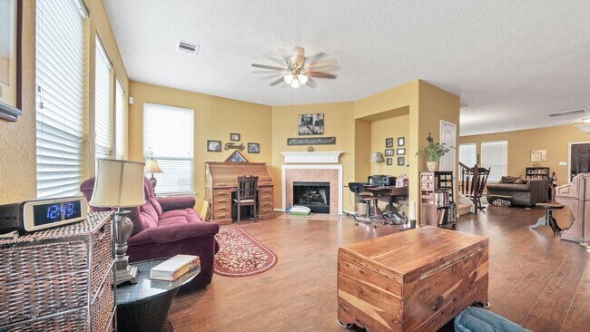 Building Photo - 692 Casual Ln