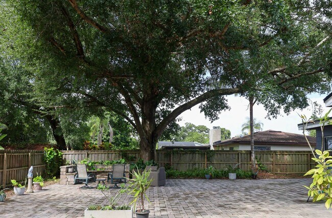 Building Photo - 4688 Posada Dr