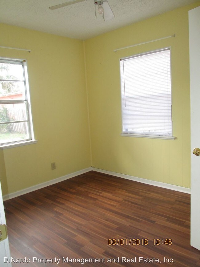 Building Photo - 66 Lucky Dr Front