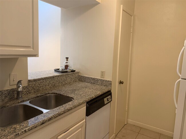 Building Photo - 10075 Westpark Dr