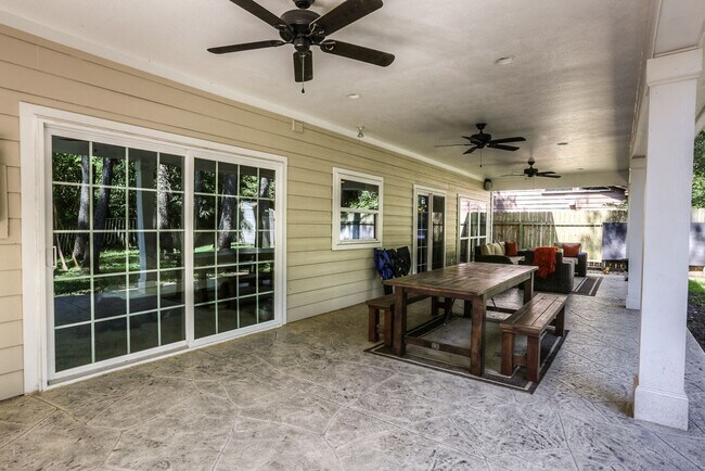 Building Photo - 24 Edgewood Forest Ct