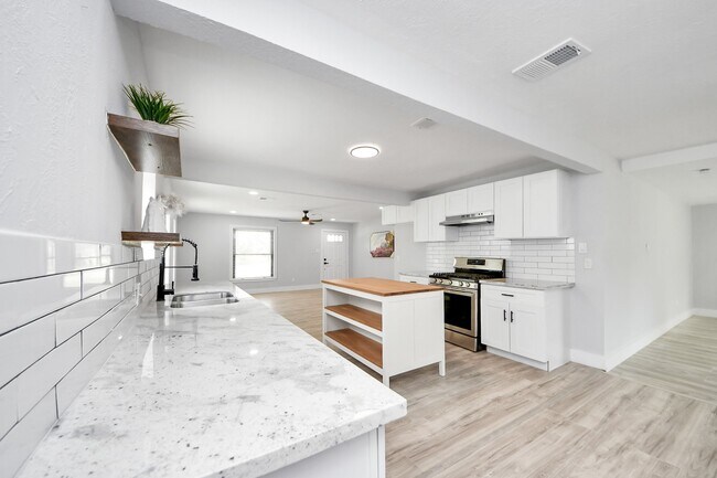 Building Photo - 503 Schilling Ave