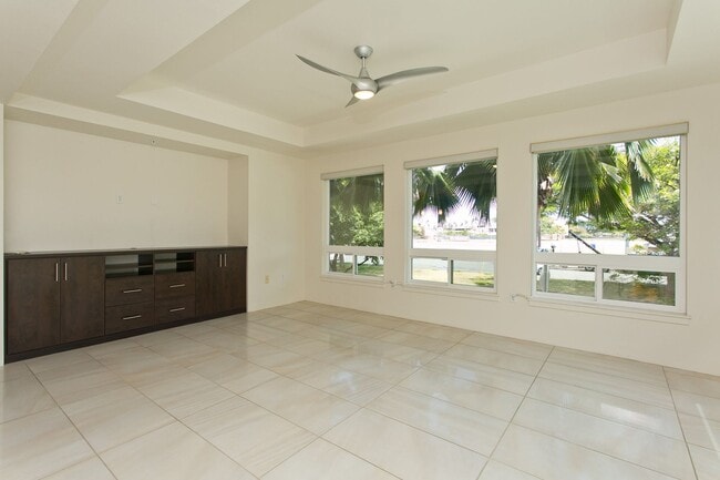 Building Photo - Wonderfully located - Three bedroom two ba...