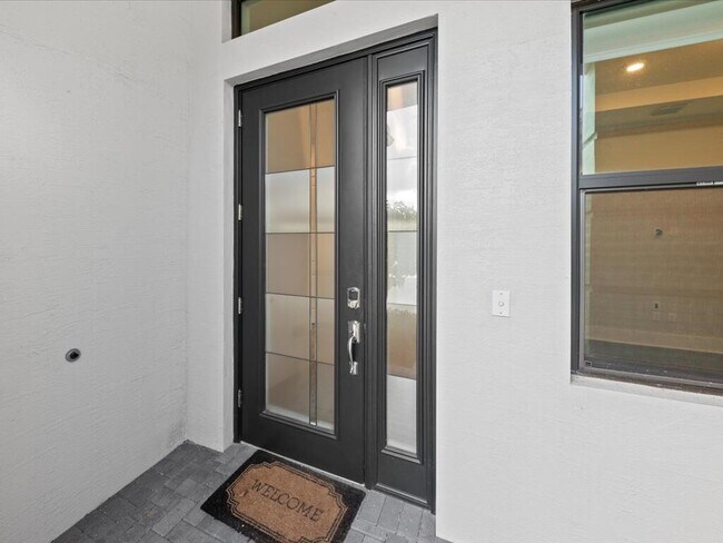 Building Photo - 5577 St Armands Way