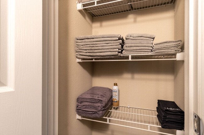 Building Photo - 10020 Regal Park Ln