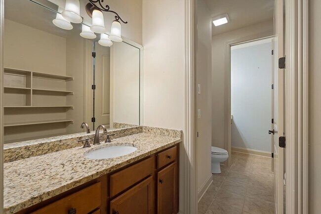 Building Photo - 444 Wild Elm St