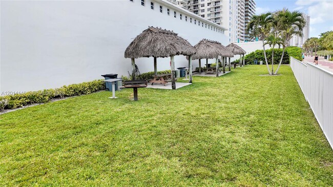 Building Photo - 5601 Collins Ave