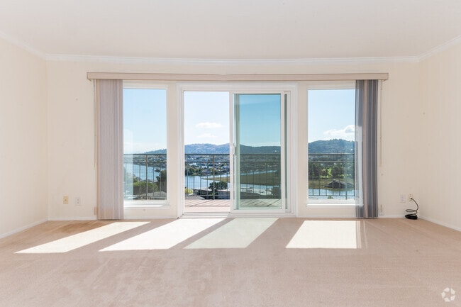 1BR, 1BA - 790SF - Living Room - 451 Via Casitas