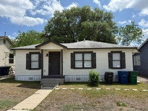 Building Photo - Newly Renovated 2 Bed Home | Hardwood Floors + Updated Interior!