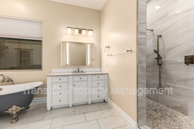 Building Photo - 1636 E Sattoo Way