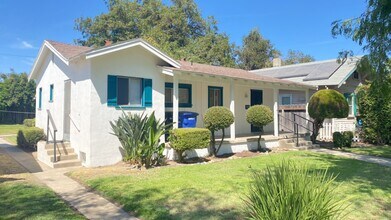 Building Photo - College Area Cottage