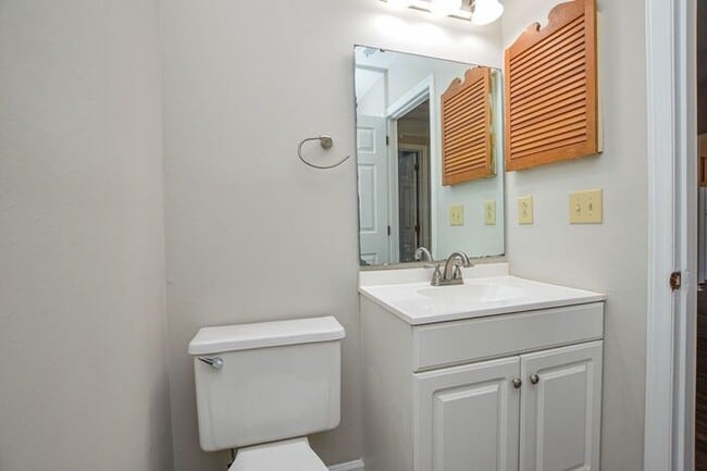 Building Photo - Easy Commute to the University or Uptown Charlotte COMING SOON!!!