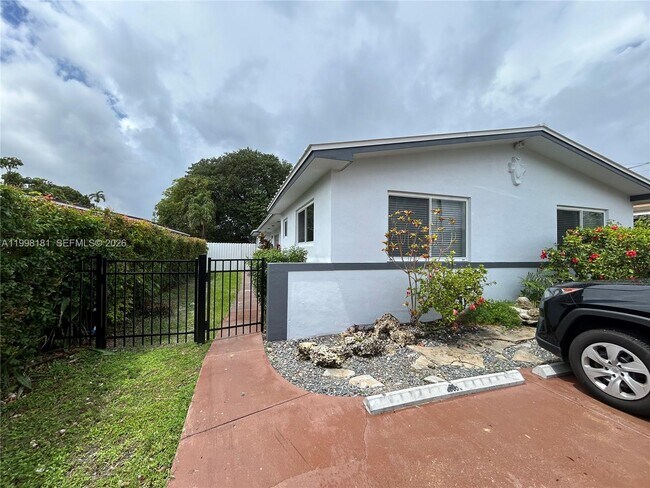 Building Photo - 2804 SW 35th Ave