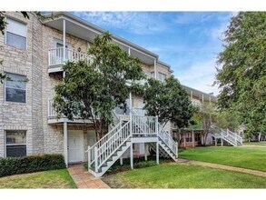 Building Photo - cute 1-1 3rd floor, UT bus across the street nice balcony