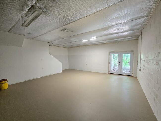 Building Photo - 6013 Bates Pike SE