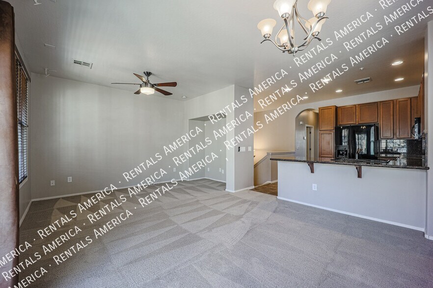 Building Photo - 906 S Annie Ln