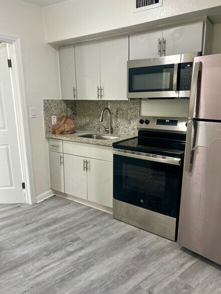 Building Photo - 1630 NW 35th St