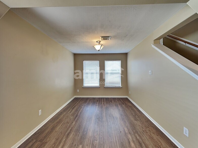 Building Photo - 8002 Ginger Park Dr