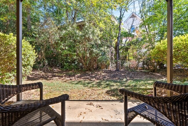 Building Photo - 324 N Ross St