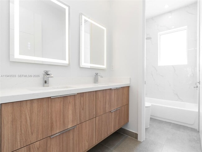 Building Photo - 1703 SW 23rd St