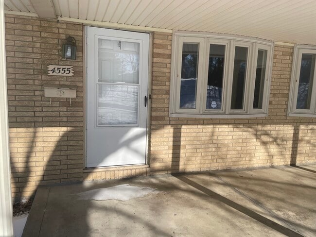 Building Photo - 4555 E 4th St