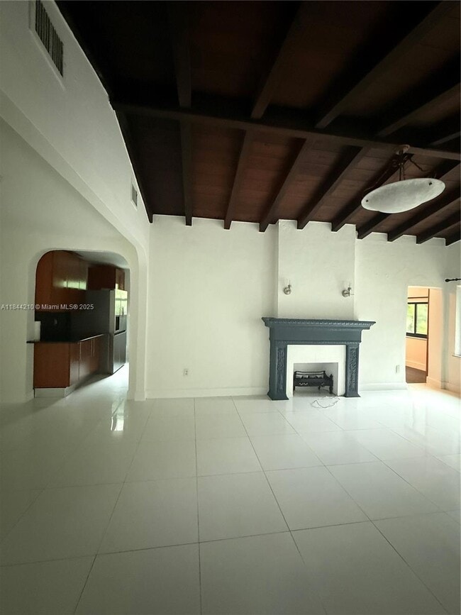 Building Photo - 402 SW 33rd Ave