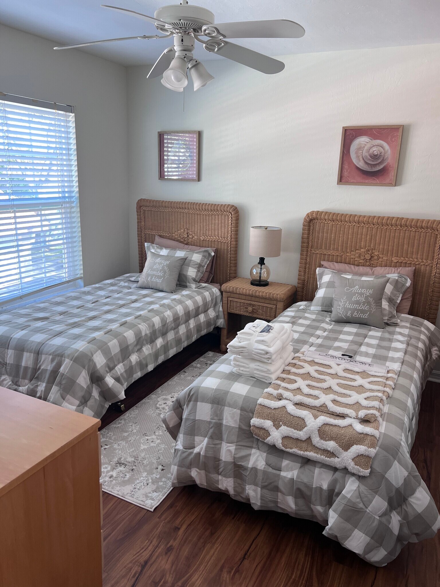 Guest bdrm - 9850 Costa Mesa Ln