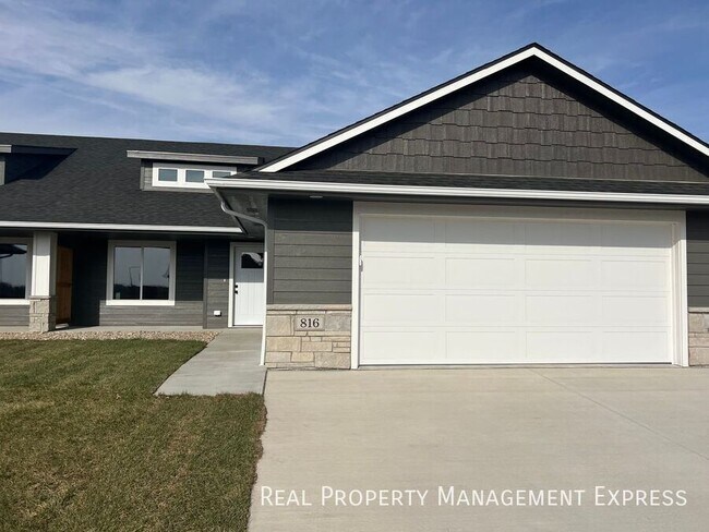 Building Photo - Modern 3-Bedroom Home with Convenience & Style in Harrisburg, SD