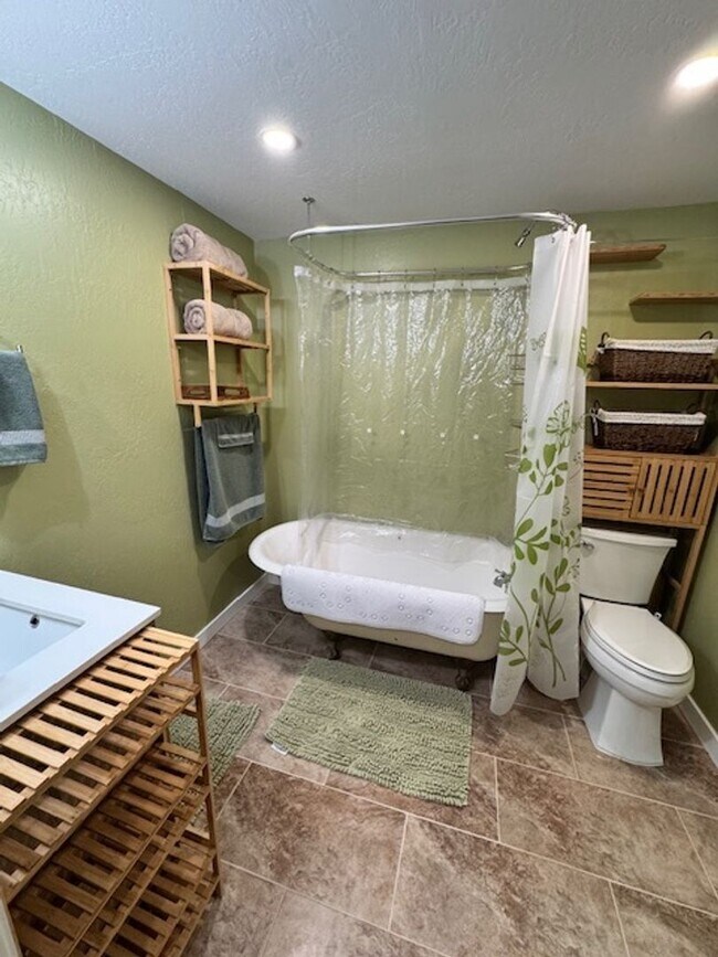 Building Photo - SHAS2352