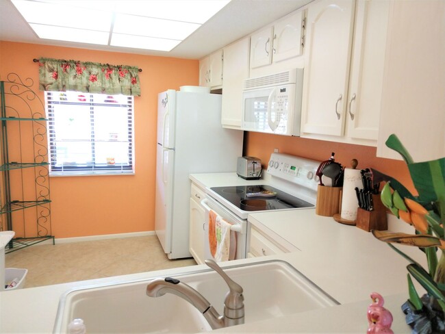 Building Photo - Seasonal Short-Term 2-Bedroom 2-Bathroom 2nd Floor Condo located at Mission Lakes!