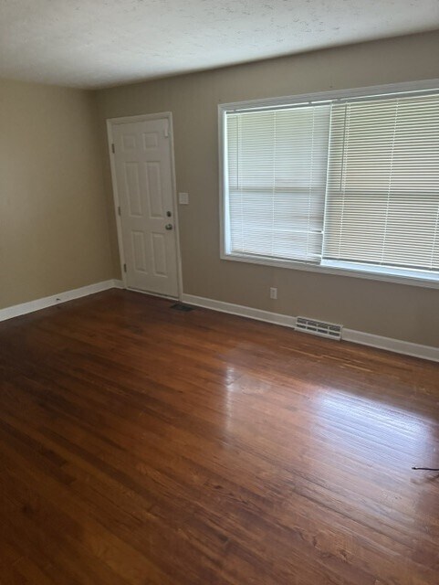 Building Photo - 310 Massee Dr