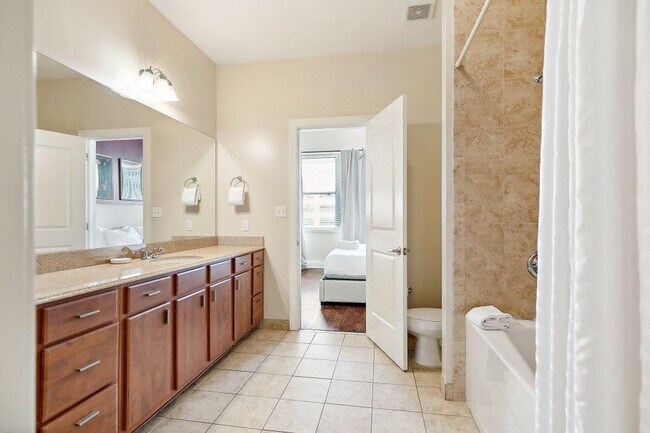 Building Photo - 925 Common St