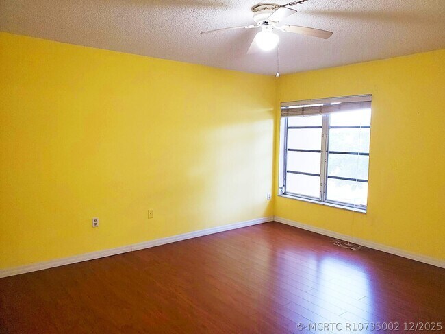 Building Photo - 4156 Inverrary Dr