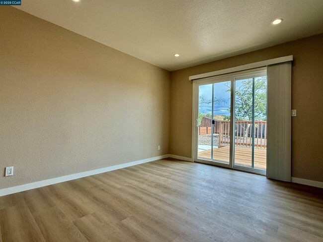 Building Photo - 148 Lancaster Way
