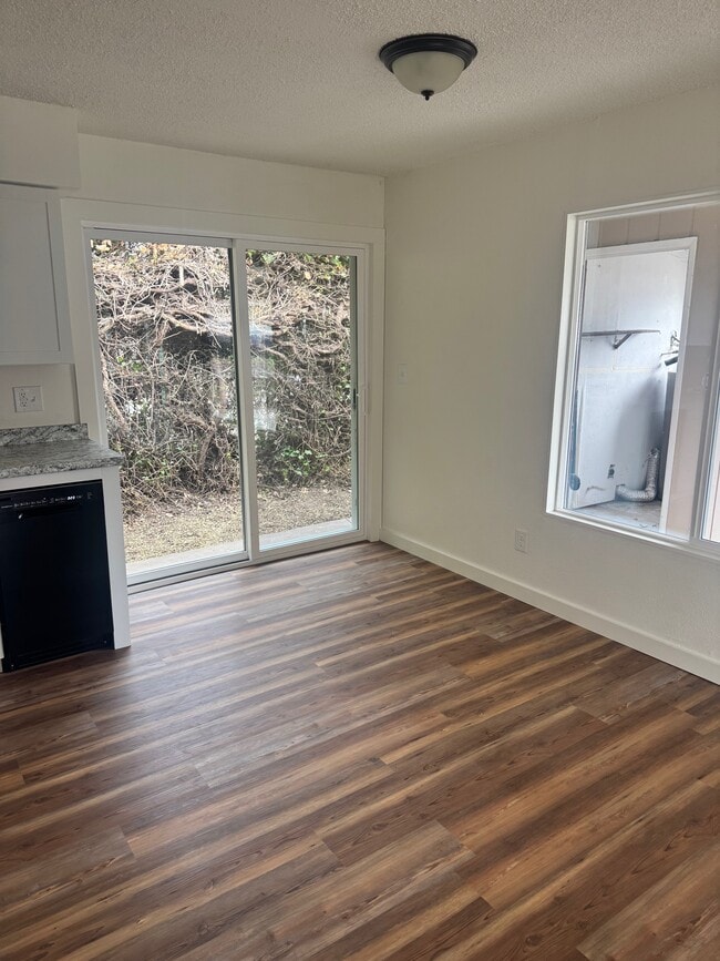 Building Photo - 660 Hueners Ln