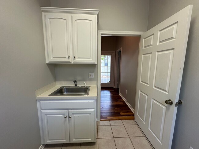 Building Photo - 3934 Hanover Pl