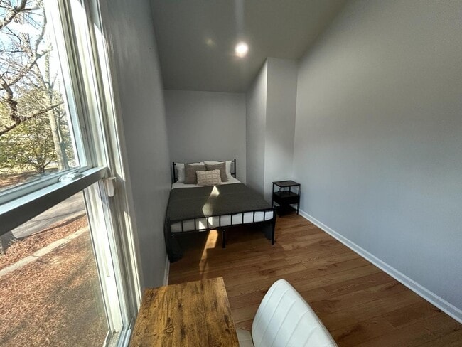 Building Photo - 900 Newcombe Rd