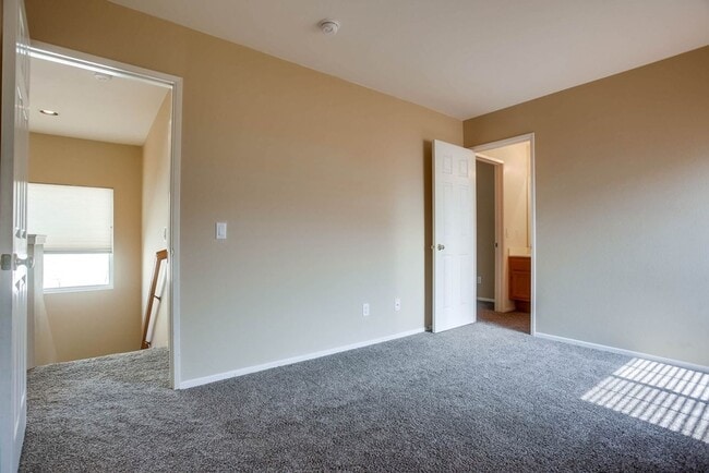 Building Photo - Available Now!! Spacious 4 Bedroom Plus a ...