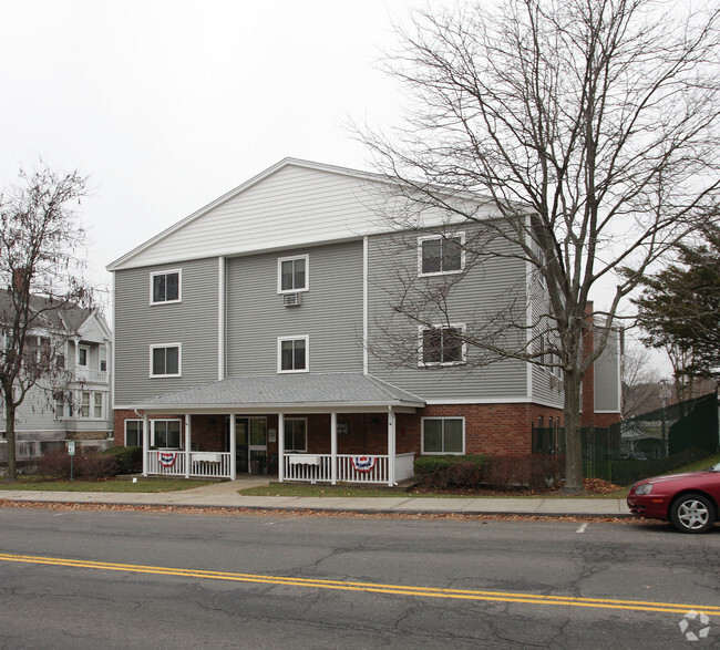 Primary Photo - Hyde Place Apartments
