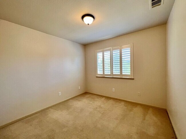 Building Photo - Spacious Four Bedroom Napa Home