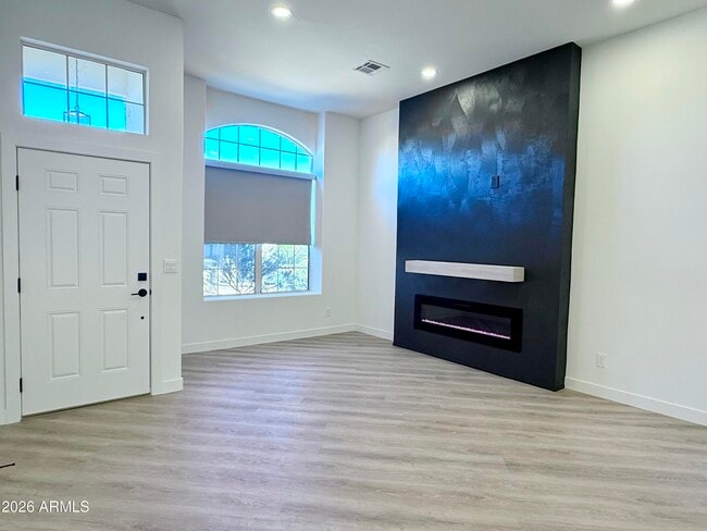 Building Photo - 6891 W Via Del Sol Dr