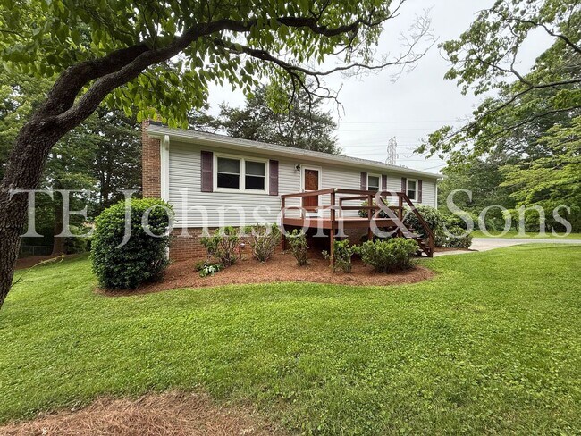 Building Photo - 3 Bedroom Close to Mt. Tabor