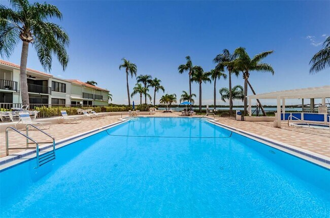 Building Photo - 6357 Bahia Del Mar Blvd S