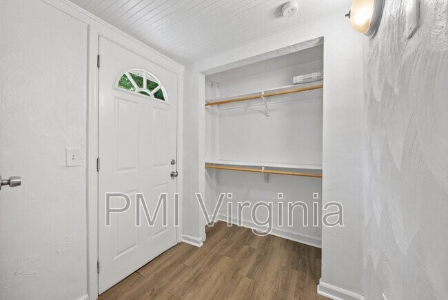 Building Photo - 259 A View Ave