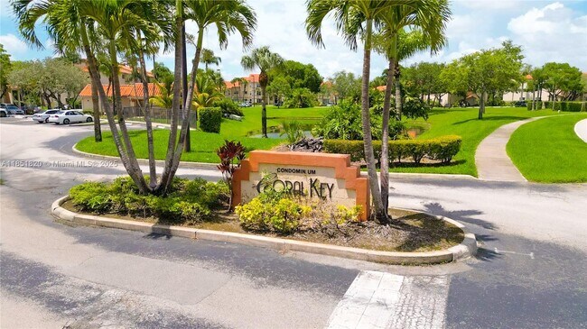 Building Photo - 3360 Pinewalk Dr N