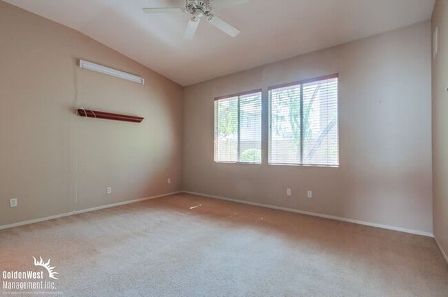 Building Photo - Elegant 2Bdm 2.5Ba Home in the Desirable I...