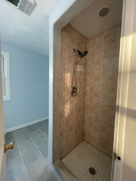 Bathroom - 1376 Smith St