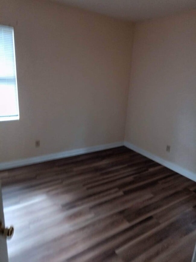 Building Photo - Convenient Cedar Hills Living Near Shopping & Major Roads