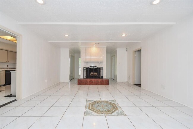 Building Photo - 7714 Eichler Dr
