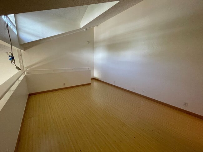 Building Photo - Crosspointe Centrally Located in Honolulu ...